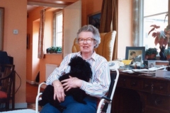 23 April 1987 Sewing squares for Oxfam blankets. Cynthia Laws at The Lodge, Westcote Barton Manor.