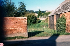 October 1986 21 Worton Road. Garden.