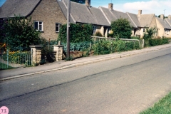 Worton Road bungalows 4s -.