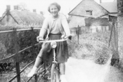 1950s Joyce Hope in Jacob's Yard outside Quaker Cottage looking west.