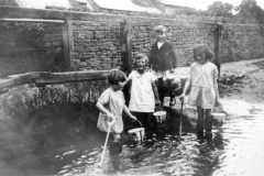 1928 Ford Fox Lane. Richard Goodey standing on 'reaching' stone. Also Stella Goodey, Bubbles Pratley and Diana (Muriel) Goodey.