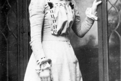 c. 1906 Ruth Watson 1883 - 1964. Wife of George Henry Kirby 1877 - 1951.