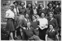 1942. '13' 'Land Tanks' and the Matron. W.L.U Hostel. Middle row, left, Olive, Elsie Bradshaw nee Garvey, Gladys Siddall, ?. Front row, centre, Ivy Dickinson.