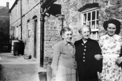 1960s Back of Washington Terrace, Lilian and Hannah Garvey and Elsie Bradshaw.