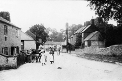 c. 1905 North Street looking west. Right side: 23/21. Left side: 34 and the Three Horseshoes.