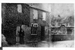 1930s. 96 North Street. Arthur Gibson in the doorway.