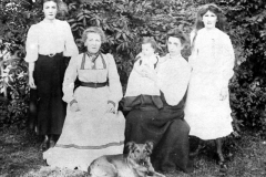 c 1910 Baker Family Group: Daisy, Emma, ANO, ANO, Violet.