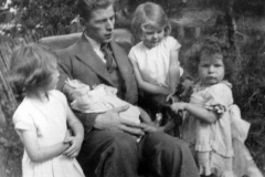 1920s Tom Stockford with his four daughters.