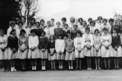 Summer 1962   Steeple Aston School. Middle row 4th, 6th, 7th from left: Christine Savage, Cynthia Bradshaw and Margaret Watkins. Middle row 1st from right: Gillian Savage.