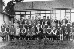 1932. Steeple Aston Central School. Middle row: 5th from right Mabel Woods (Rousham), Violet Adams (Rousham), ?,?, Violet Wyatt (Middle Barton). Front Row:  4th from left Sylvia Keen (Middle Barton), two of the Brownies on the right are Cross sisters (Steeple Aston).