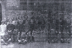 1924. Back row: Easter Luing, ?, Edith Checkley, Rosie Wyatt, Rosie Savin, George Luker, Astin Somerton, Winnie Davis, ? Wheeler, Jack Stockford, Don Stockford.