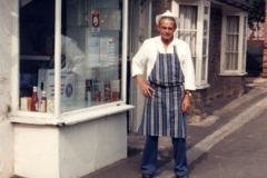 1986 Stan Gardner in front of his shop in North Street. Closed 1988.