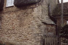 1992 33 South Street. Listed as late mediaeval. Cruck framed with a bread oven at the north side.