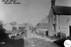 c. 1920 16 South Street in the foreground. Looking east. Building next to No. 16 was a shared washouse.