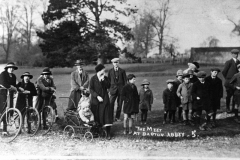 The Meet at Barton Abbey. Back: J. Canty (trilby), A. Paine (flat cap centre), Jim Gibson (flat cap extreme right). Right hand children: Violet Bradshaw (behind), Fred Bradshaw, Jack Stockford, Jack Smith, George Kirby (front).