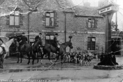 1937 The Heythrop Meet at Hopcroft's Holt.