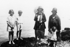 c. 1928 Steeple Barton choir outing. L to R: 'Bubbles', Nicholas, Bessie, Rachel and Gabrielle, all Stockfords.