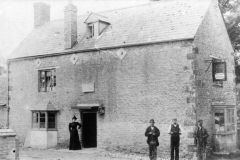 c. 1898 Mark Stockford Senior ("Bubbles" Pratley's granfather) was the licensee between 1895 and 1899 - his wife was standing by the door in this photograph.